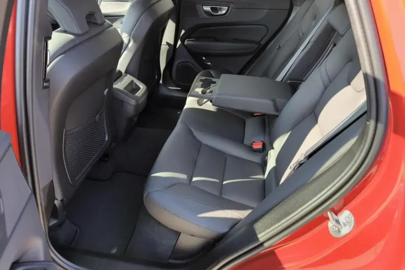 Volvo XC60 din 2023 cu 29.500 km - oferta VOL122155 - foto 9