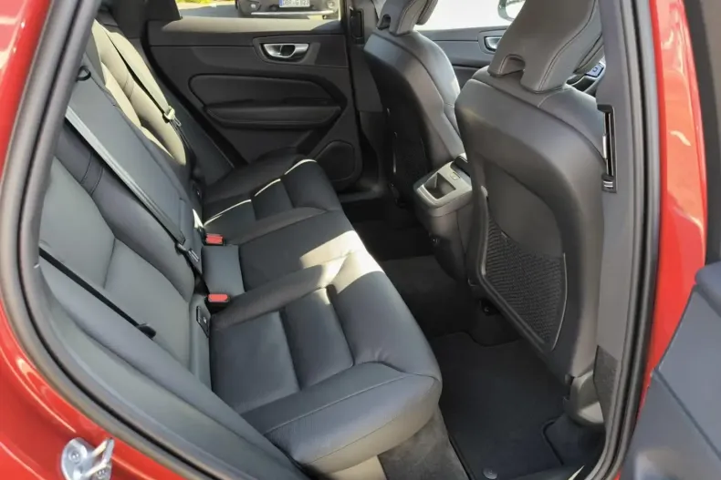 Volvo XC60 din 2023 cu 29.500 km - oferta VOL122155 - foto 10