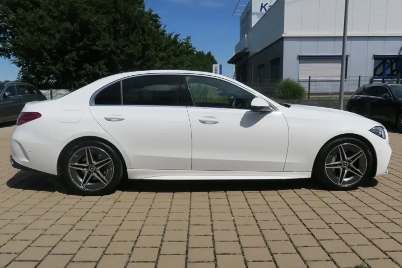 Mercedes-Benz C 300 din 2024 cu 13.420 km - oferta MER122166 - foto 4