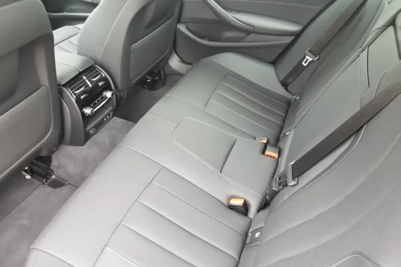 BMW 520 din 2023 cu 23.900 km - oferta BMW122181 - foto 9