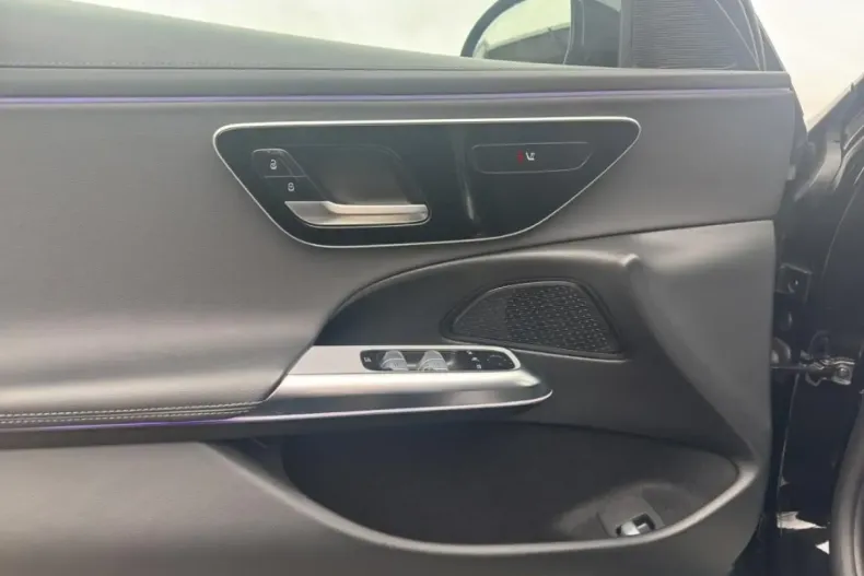 Mercedes-Benz E 200 din 2024 cu 53.393 km - oferta MER122184 - foto 16