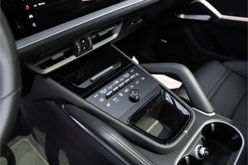 Porsche Cayenne din 2023 cu 38.200 km - oferta POR122189 - foto 24