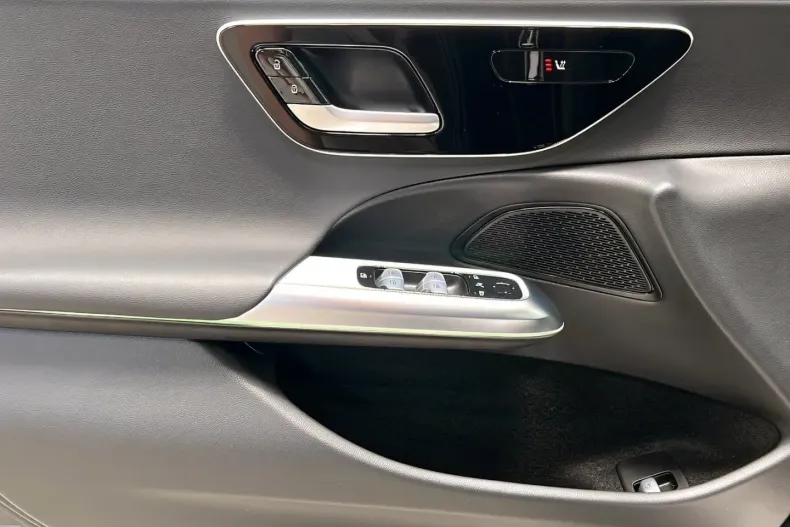 Mercedes-Benz E 200 din 2024 cu 10.000 km - oferta MER122193 - foto 12