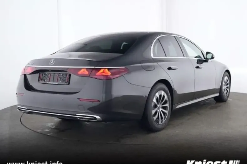 Mercedes-Benz E 220 din 2023 cu 15.700 km - oferta MER122194 - foto 2