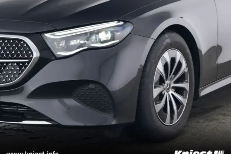 Mercedes-Benz E 220 din 2023 cu 15.700 km - oferta MER122194 - foto 3