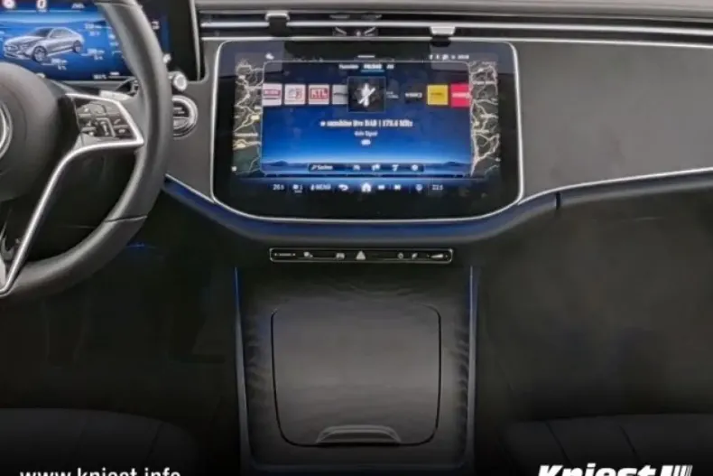 Mercedes-Benz E 220 din 2023 cu 15.700 km - oferta MER122194 - foto 4