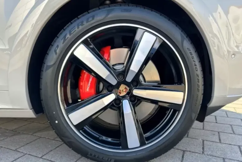 Porsche Cayenne din 2025 cu 8.000 km - oferta POR122227 - foto 3