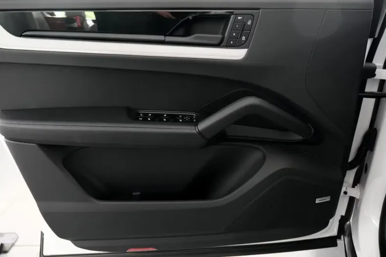 Porsche Cayenne din 2024 cu 9.800 km - oferta POR122228 - foto 5