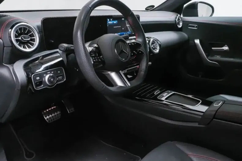 Mercedes-Benz CLA 200 din 2024 cu 19.723 km - oferta MER122237 - foto 6