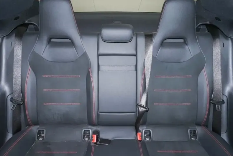 Mercedes-Benz CLA 200 din 2024 cu 19.723 km - oferta MER122237 - foto 9