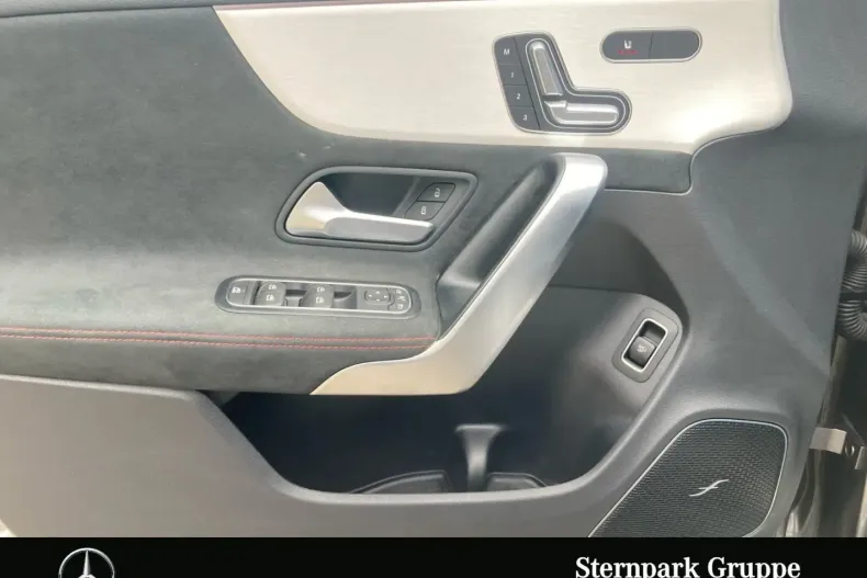 Mercedes-Benz CLA 250 din 2024 cu 18.130 km - oferta MER122238 - foto 18