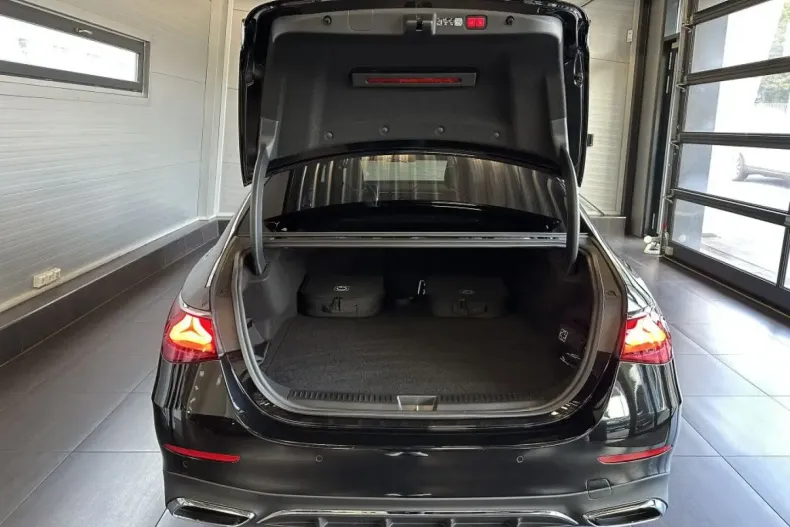 Mercedes-Benz E 300 din 2024 cu 21.794 km - oferta MER122240 - foto 7