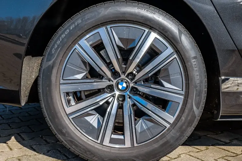 BMW 750 din 2023 cu 27.461 km - oferta BMW122263 - foto 4