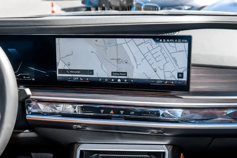 BMW 750 din 2023 cu 27.461 km - oferta BMW122263 - foto 8