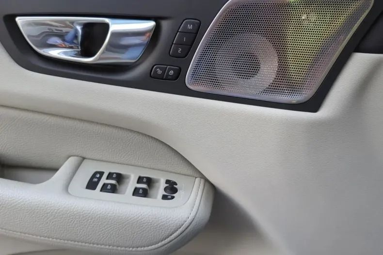 Volvo XC60 din 2020 cu 77.800 km - oferta VOL122273 - foto 17