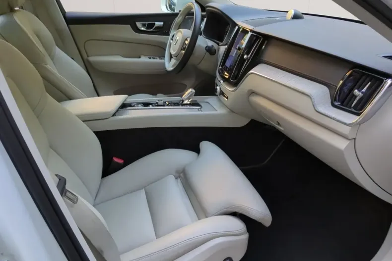 Volvo XC60 din 2020 cu 77.800 km - oferta VOL122273 - foto 25