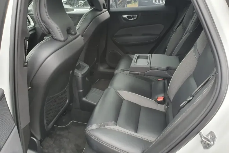 Volvo XC60 din 2021 cu 53.543 km - oferta VOL122290 - foto 9