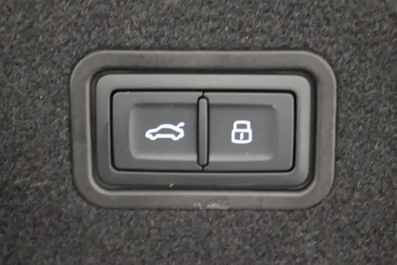 Audi A8 din 2024 cu 26.618 km - oferta AUD122319 - foto 17