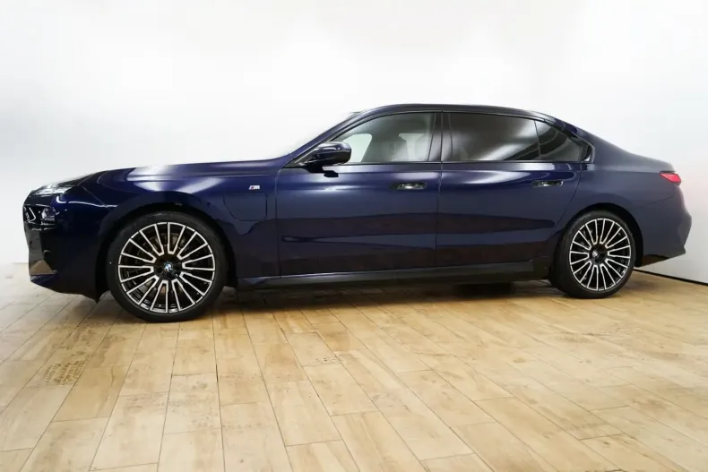 BMW 750 din 2024 cu 2.000 km - oferta BMW122335 - foto 3