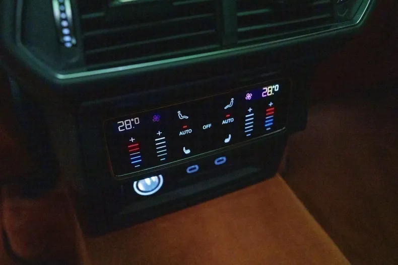 Lamborghini Urus din 2022 cu 57.000 km - oferta LAM122372 - foto 36