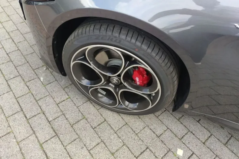 Alfa Romeo Giulia din 2024 cu 5.350 km - oferta ALF122423 - foto 7