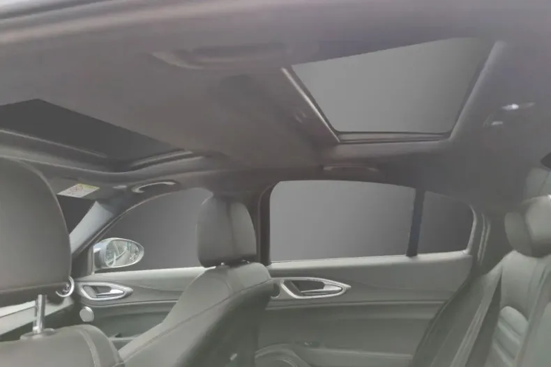 Alfa Romeo Giulia din 2024 cu 5.350 km - oferta ALF122423 - foto 10