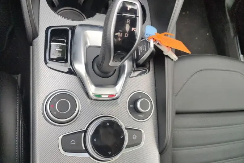 Alfa Romeo Giulia din 2024 cu 5.350 km - oferta ALF122423 - foto 19