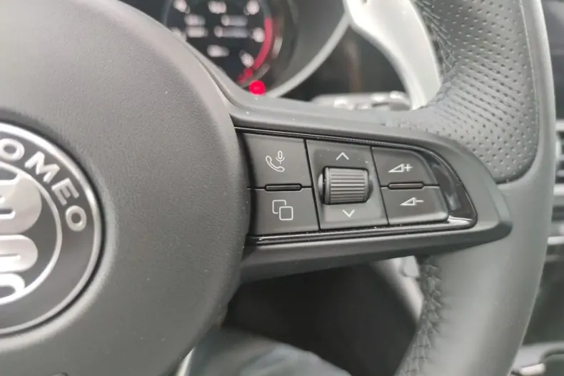 Alfa Romeo Giulia din 2024 cu 5.350 km - oferta ALF122423 - foto 23