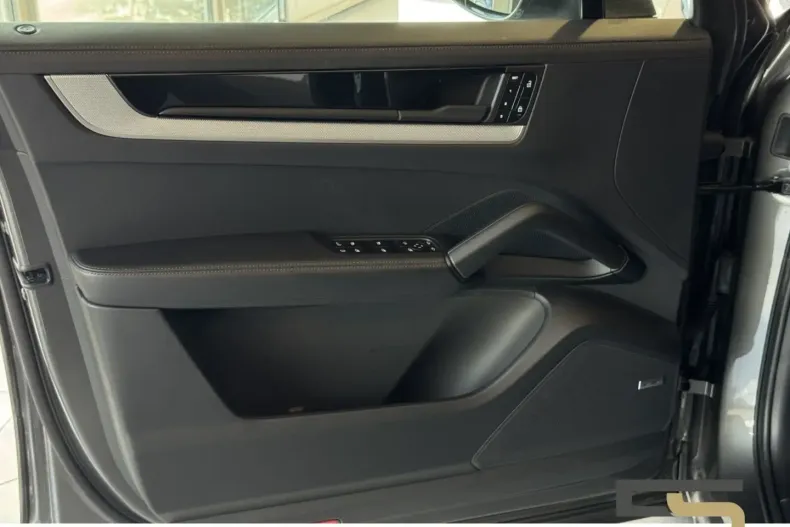 Porsche Cayenne din 2024 cu 8.919 km - oferta POR122519 - foto 9