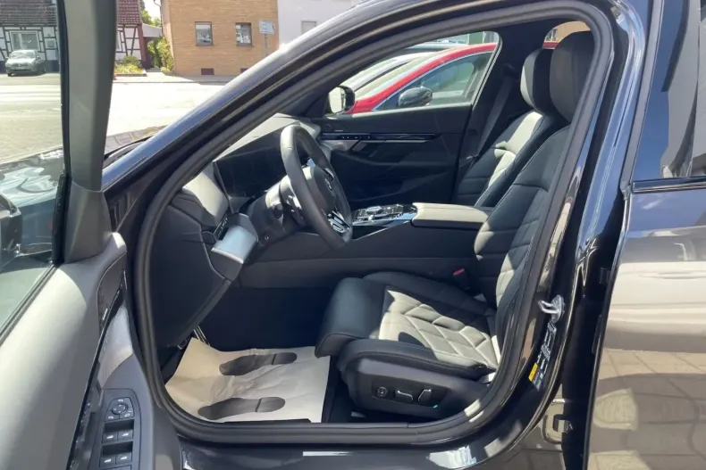 BMW 550 din 2024 cu 4.964 km - oferta BMW122539 - foto 6