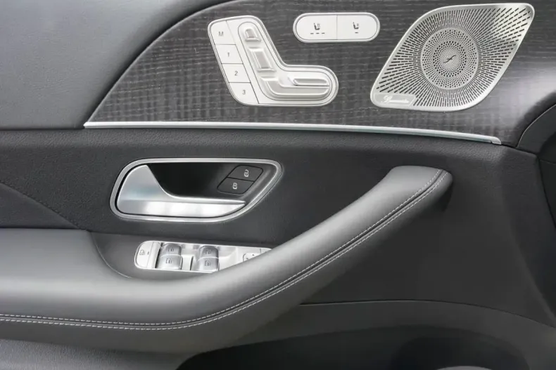 Mercedes-Benz GLE 400 din 2023 cu 15.900 km - oferta MER122618 - foto 18