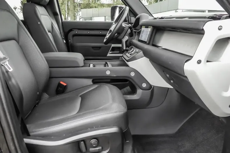 Land Rover Defender din 2023 cu 26.000 km - oferta LAN122633 - foto 3