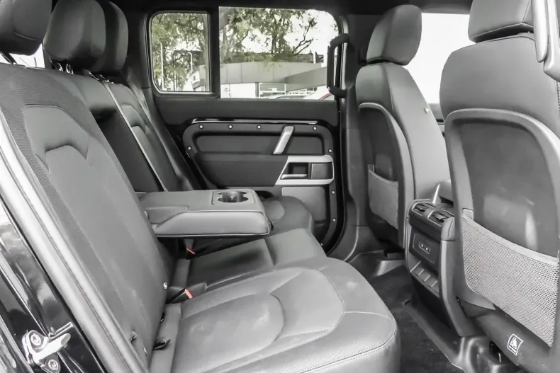 Land Rover Defender din 2023 cu 26.000 km - oferta LAN122633 - foto 5