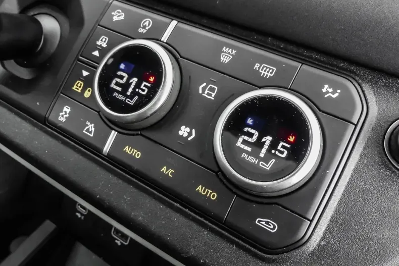 Land Rover Defender din 2023 cu 26.000 km - oferta LAN122633 - foto 12