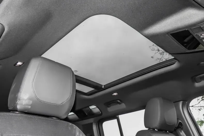 Land Rover Defender din 2023 cu 26.000 km - oferta LAN122633 - foto 15