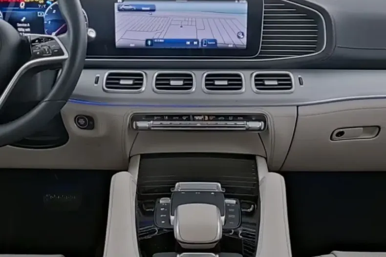 Mercedes-Benz GLE 450 din 2024 cu 8.988 km - oferta MER122639 - foto 4