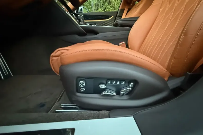 Bentley Flying Spur din 2023 cu 3.700 km - oferta BEN122656 - foto 10