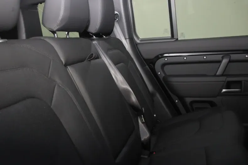 Land Rover Defender din 2024 cu 6.500 km - oferta LAN122658 - foto 8