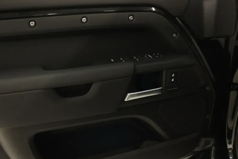 Land Rover Defender din 2024 cu 6.500 km - oferta LAN122658 - foto 11