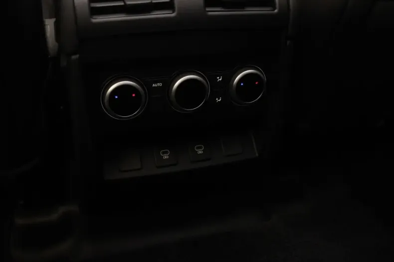 Land Rover Defender din 2024 cu 6.500 km - oferta LAN122658 - foto 15