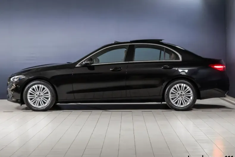 Mercedes-Benz C 220 din 2024 cu 3.339 km - oferta MER122662 - foto 3