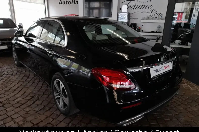 Mercedes-Benz E 200 din 2020 cu 48.665 km - oferta MER122673 - foto 4