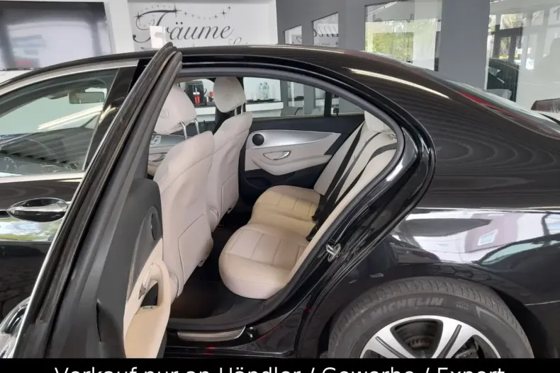 Mercedes-Benz E 200 din 2020 cu 48.665 km - oferta MER122673 - foto 11