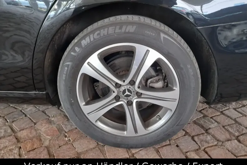 Mercedes-Benz E 200 din 2020 cu 48.665 km - oferta MER122673 - foto 12