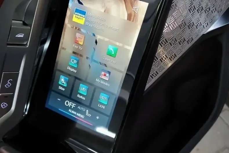 BMW 750 din 2024 cu 1.700 km - oferta BMW122678 - foto 3