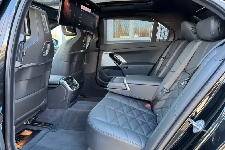 BMW 740 din 2024 cu 8.900 km - oferta BMW122679 - foto 13