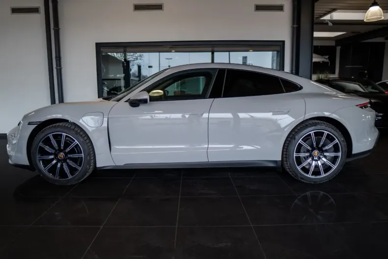 Porsche Taycan din 2024 cu 3.100 km - oferta POR122686 - foto 2