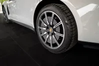 Porsche Taycan din 2024 cu 3.100 km - oferta POR122686 - foto 6