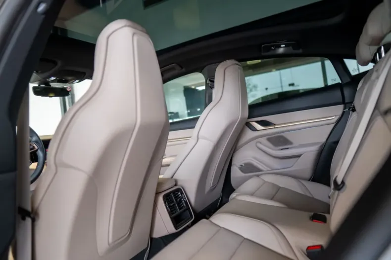 Porsche Taycan din 2024 cu 3.100 km - oferta POR122686 - foto 10