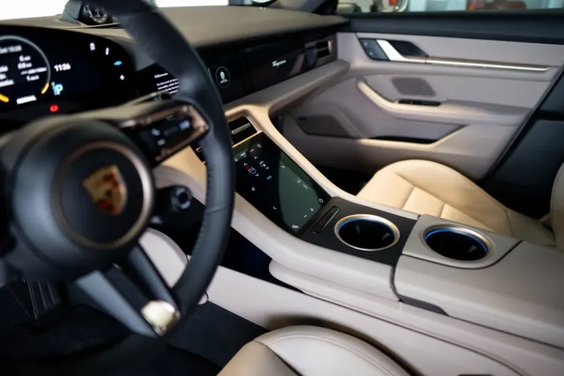 Porsche Taycan din 2024 cu 3.100 km - oferta POR122686 - foto 12